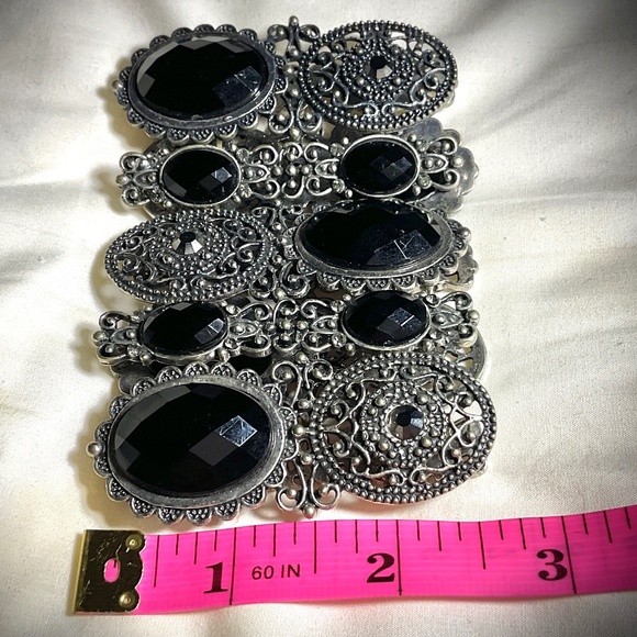 Unique Silver Metal Filigree Stretch Statement Bracelet Faceted Jet Black Gems - Picture 6 of 8